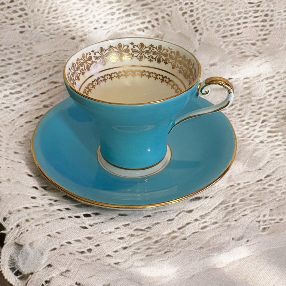 VTG Aynsley Corset Tea Cup & Saucer Fine Bone China Sky Blue Gold Gilt Trim 2886